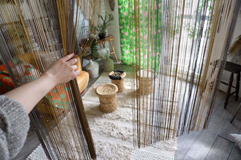 Strings Series フリーカットのおしゃれなひものれん Sasha サシャ シャンパンゴールド 1枚入り 100サイズ既製カーテン通販専門店 びっくりカーテン Strings Series フリーカットのおしゃれなひものれん Sasha サシャ シャンパンゴールド 1枚入り 100サイズ既製カーテン通販専門店 びっくりカーテン