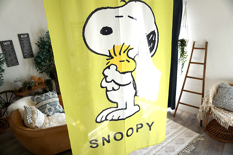 間仕切り タペストリーにおすすめスヌーピーの暖簾 Hug ハグ 85 150 100サイズ既製カーテン通販専門店 びっくりカーテン