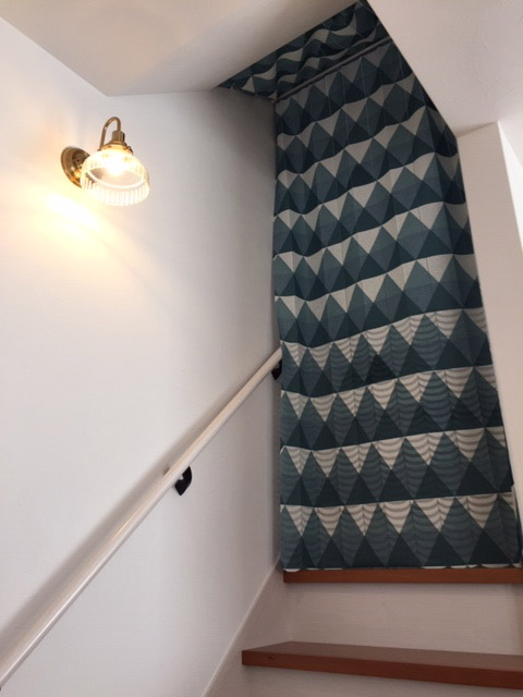 Tbl Vol 76 リビング階段の寒さ対策 びっくりカーテンびっくりカーテン