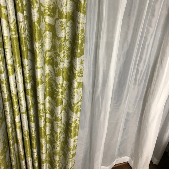 アジアンリゾートテイストがおしゃれカーテン＜ジル　イエローグリーン＞のレビュー写真です
